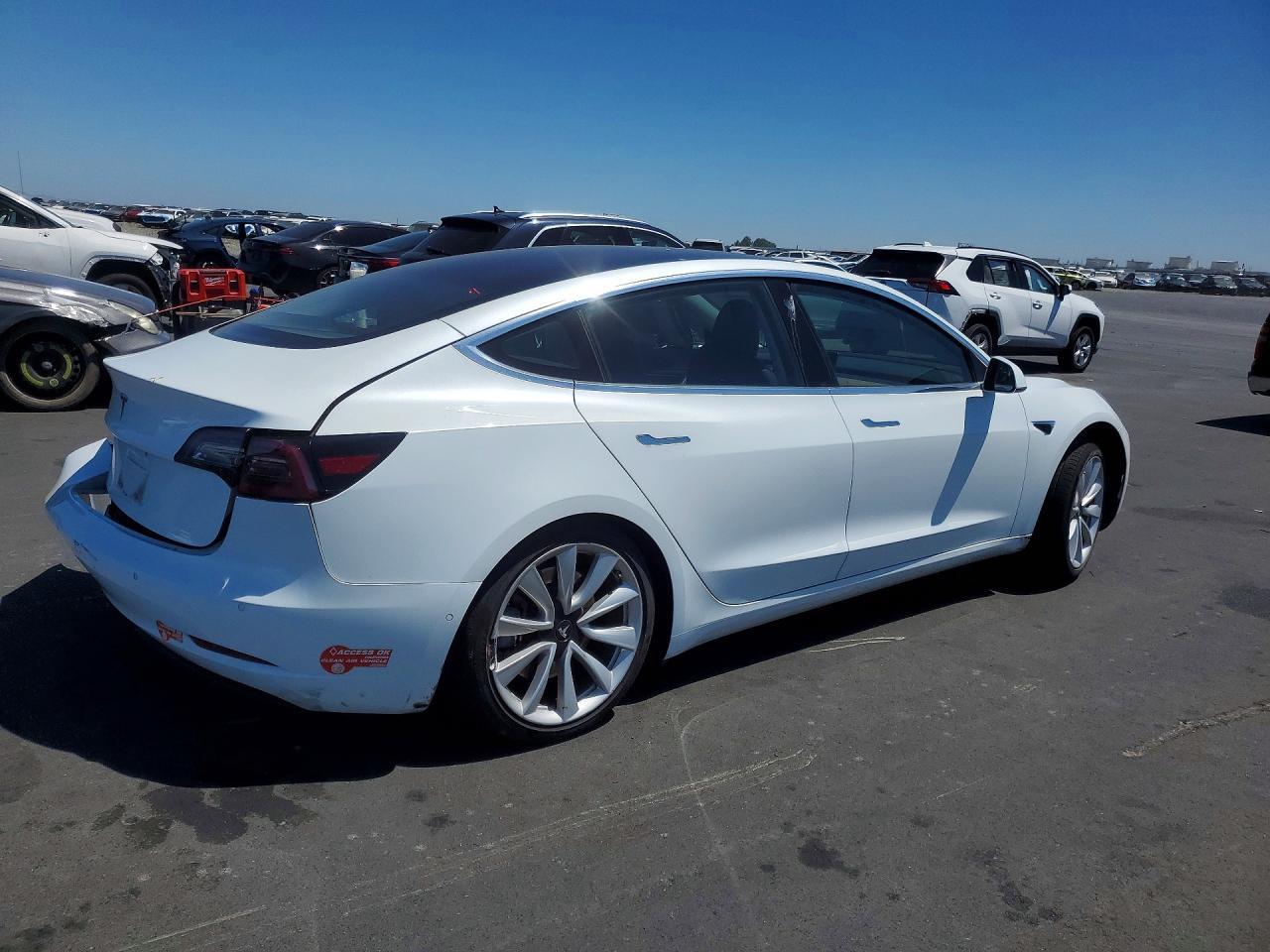 2018 Tesla Model 3 - Фото 3