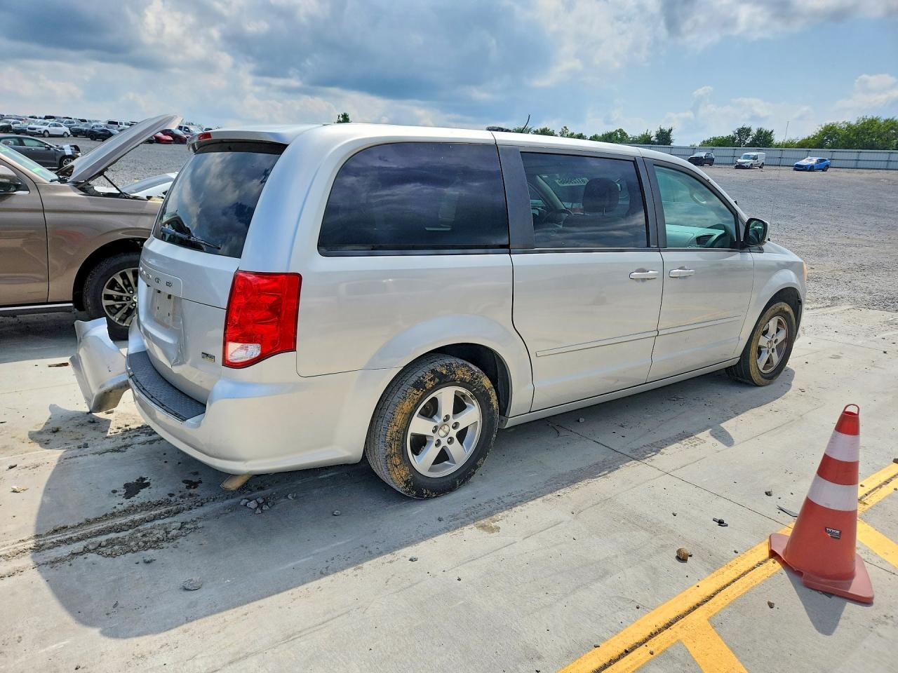 2012 Dodge Grand Caravan Sxt - Фото 3