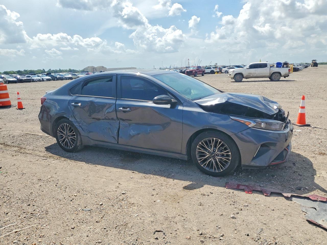2023 Kia Forte Gt Line - Image 4