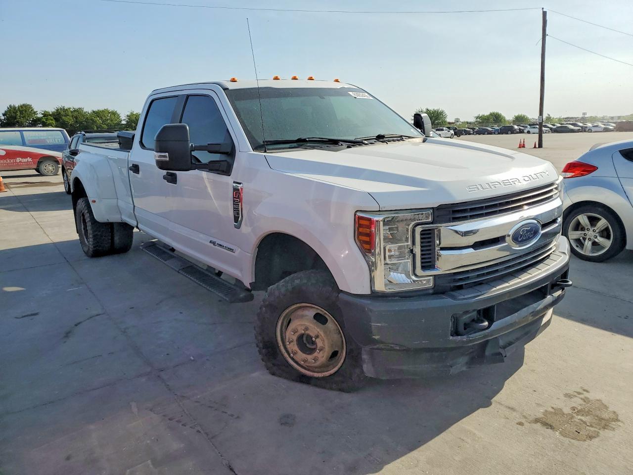 2019 Ford F350 Super Duty - Фото 4
