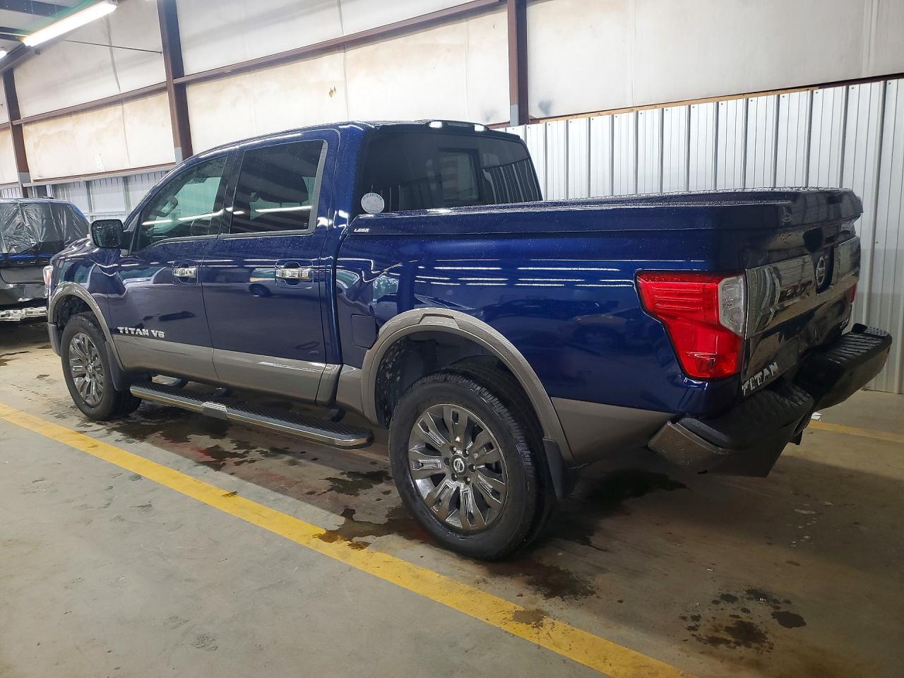 2018 Nissan Titan Platinum Reserve - Фото 2