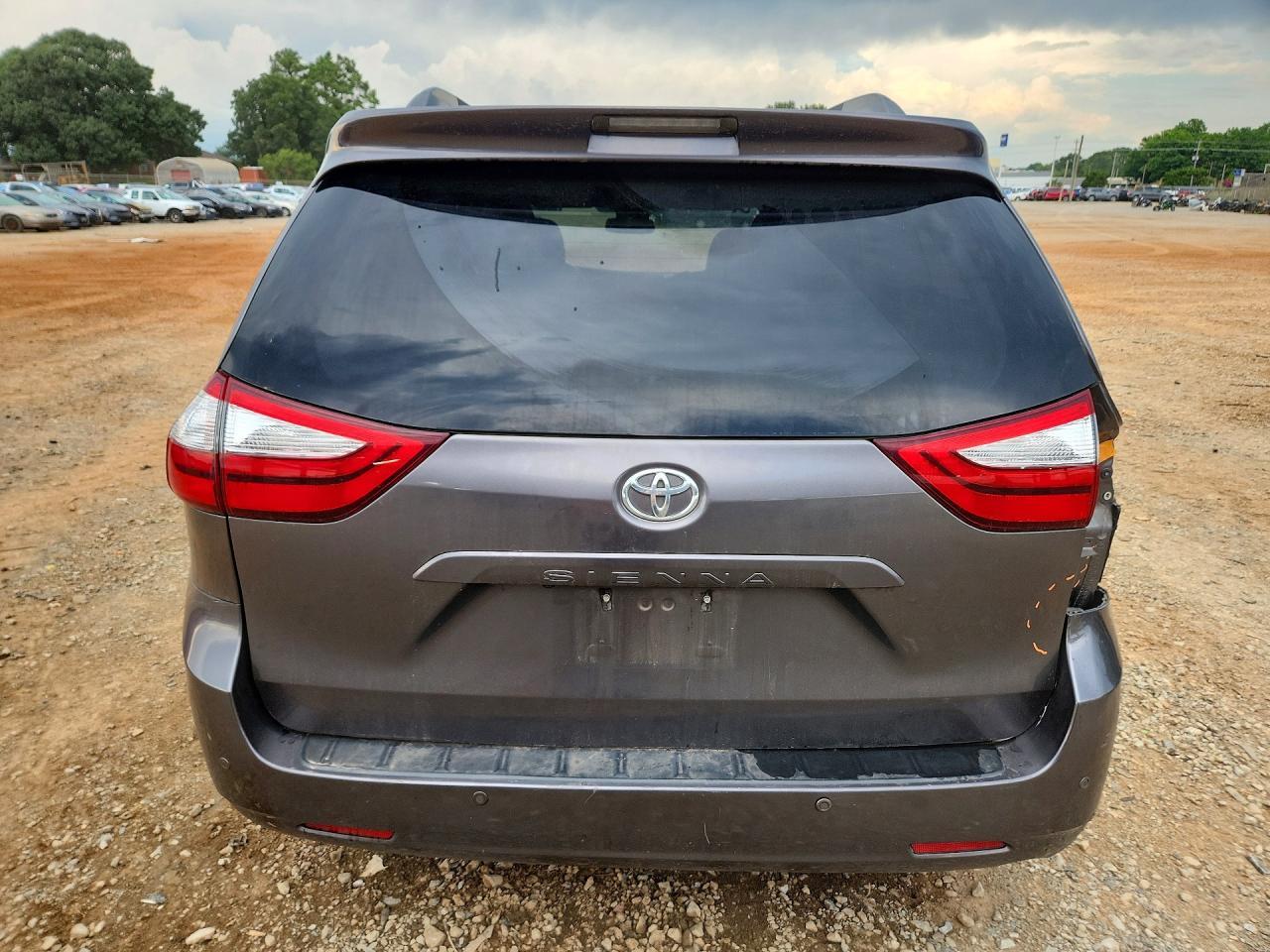 2016 Toyota Sienna Xle 8-Passenger - Фото 6