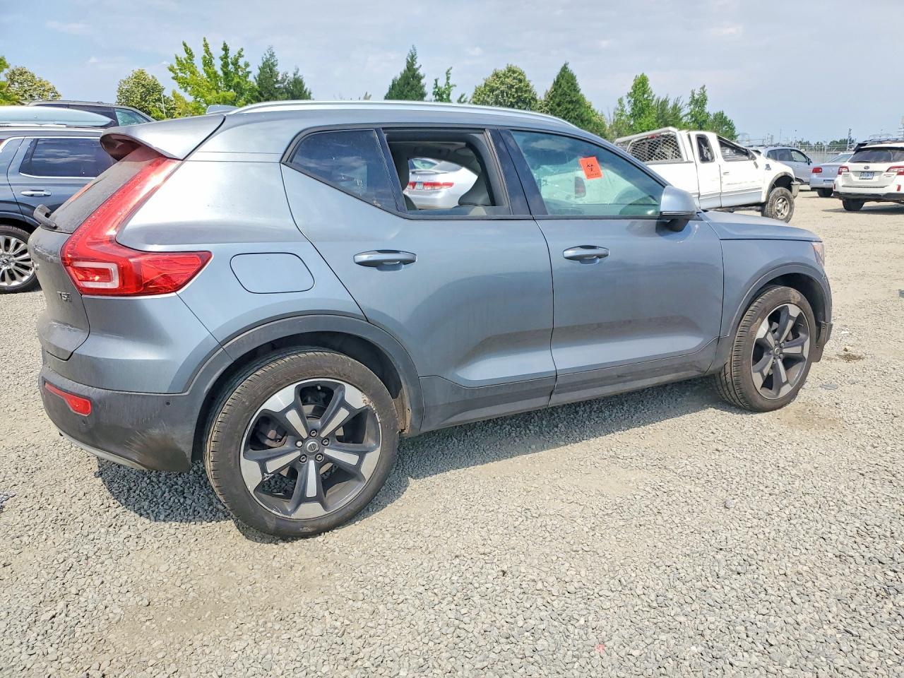 2019 Volvo Xc40 T5 Momentum - Фото 3