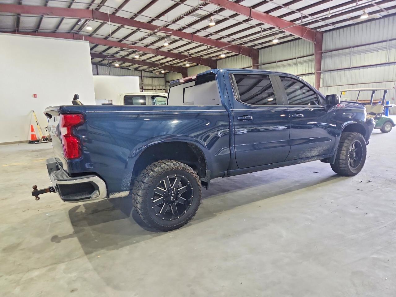 2020 Chevrolet Silverado K1500 Lt - Фото 3