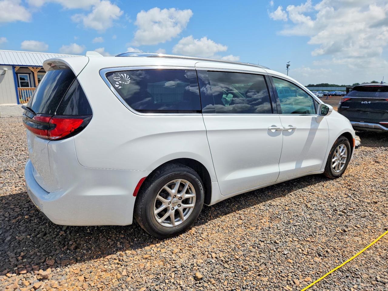 2021 Chrysler Pacifica Touring L - Image 3