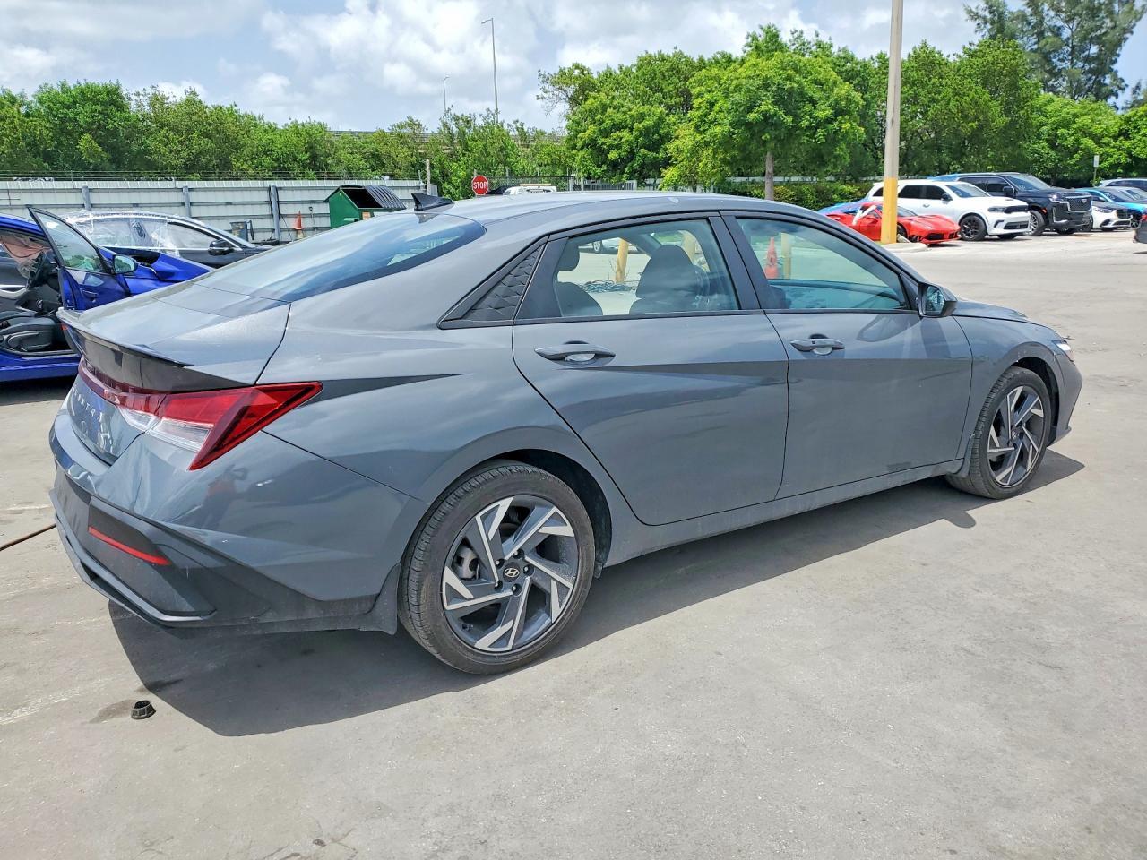 2025 Hyundai Elantra Sel Sport - Фото 3