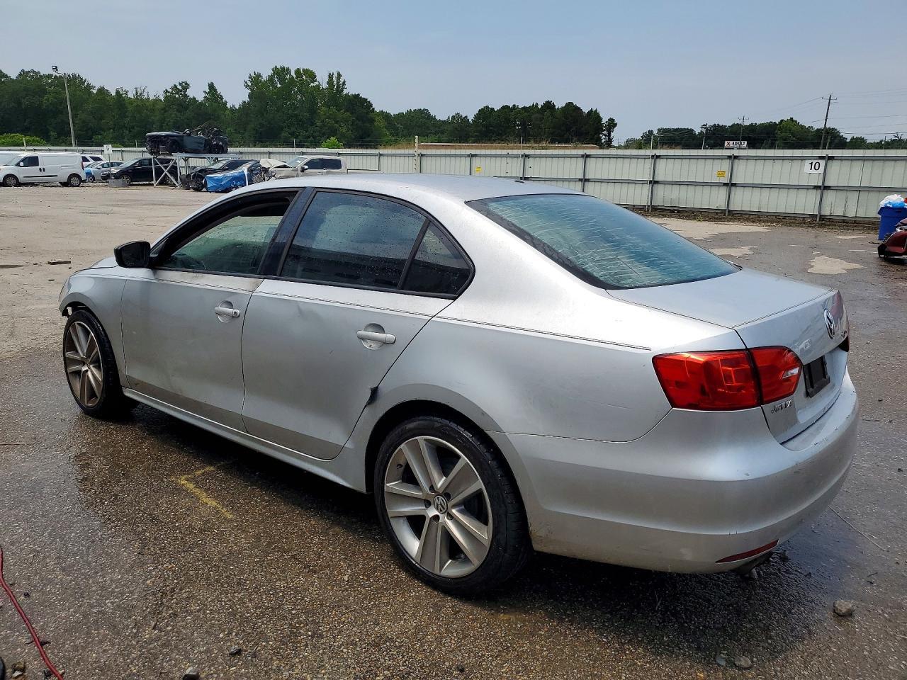 2012 Volkswagen Jetta Base - Фото 2