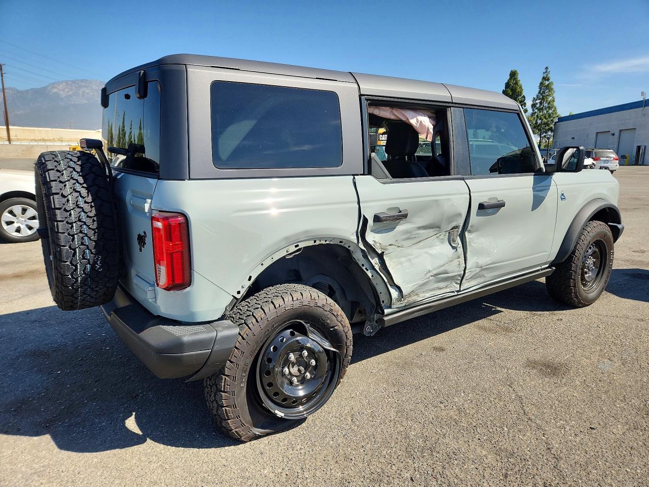 2023 Ford Bronco Base - Image 3