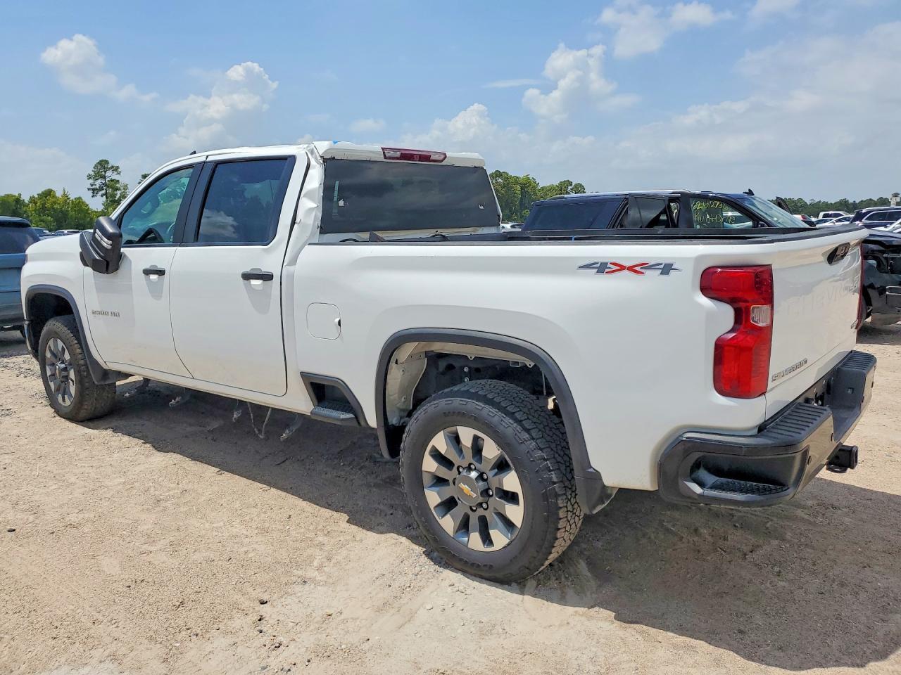 2024 Chevrolet Silverado K2500 Custom - Фото 2