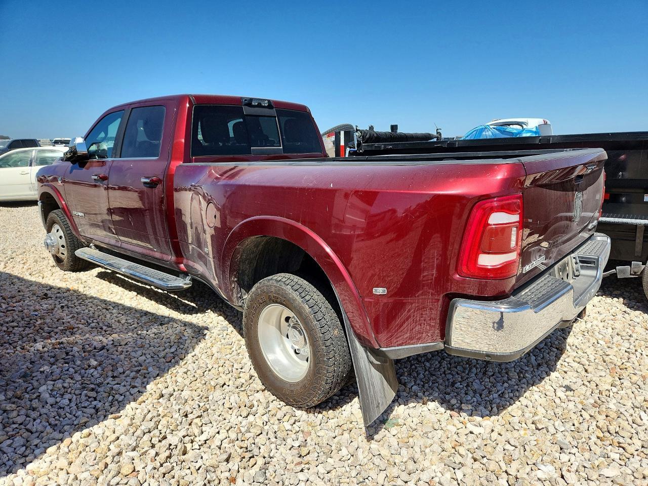2022 Ram 3500 Laramie - Фото 2
