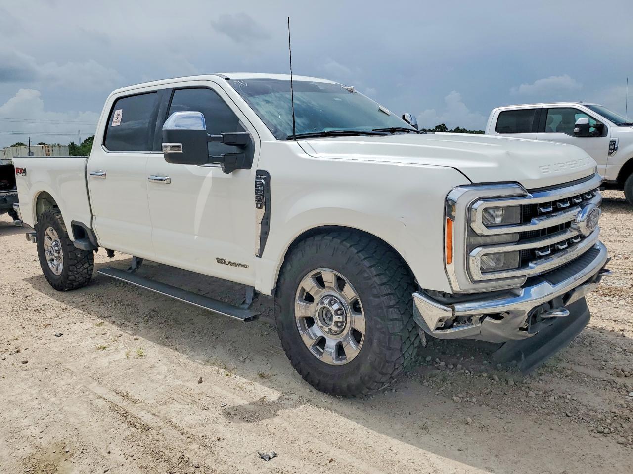 2023 Ford F250 Super Duty - Фото 4