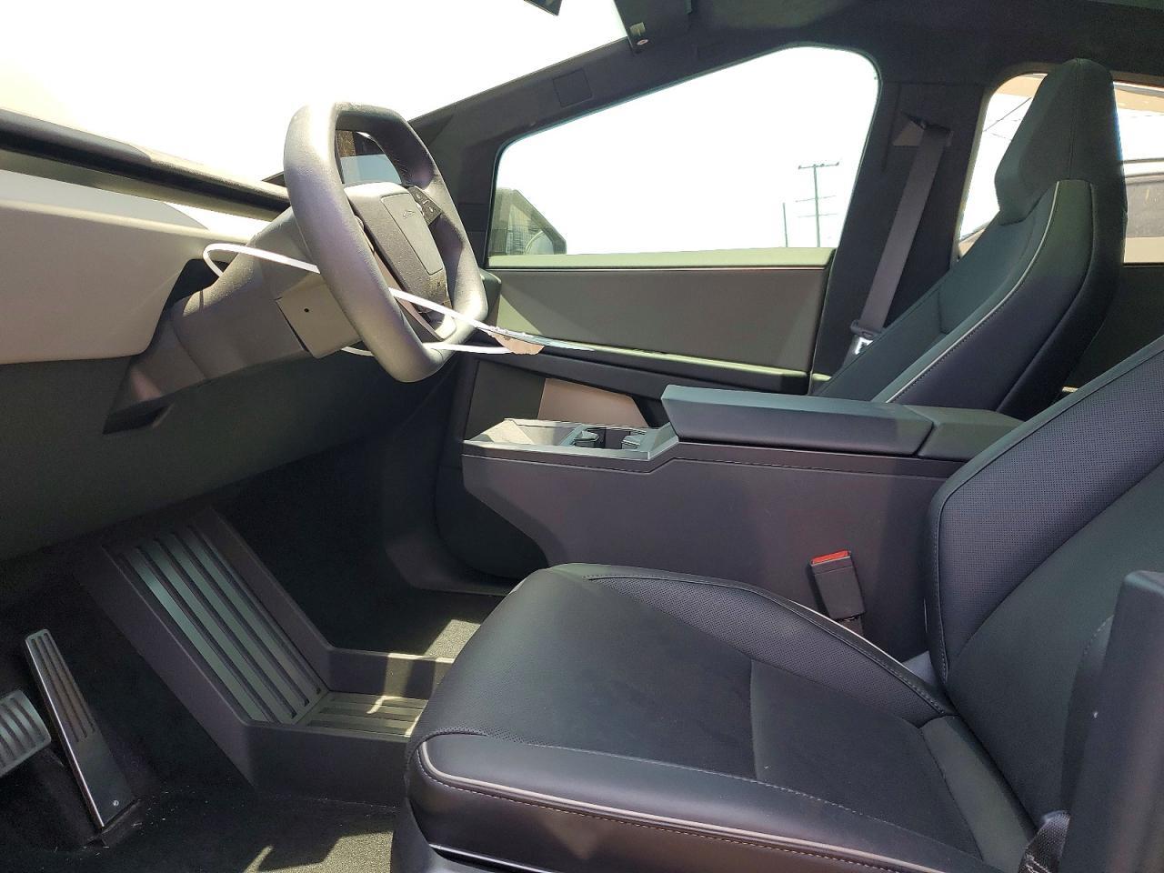 2025 Tesla Cybertruck - Image 7