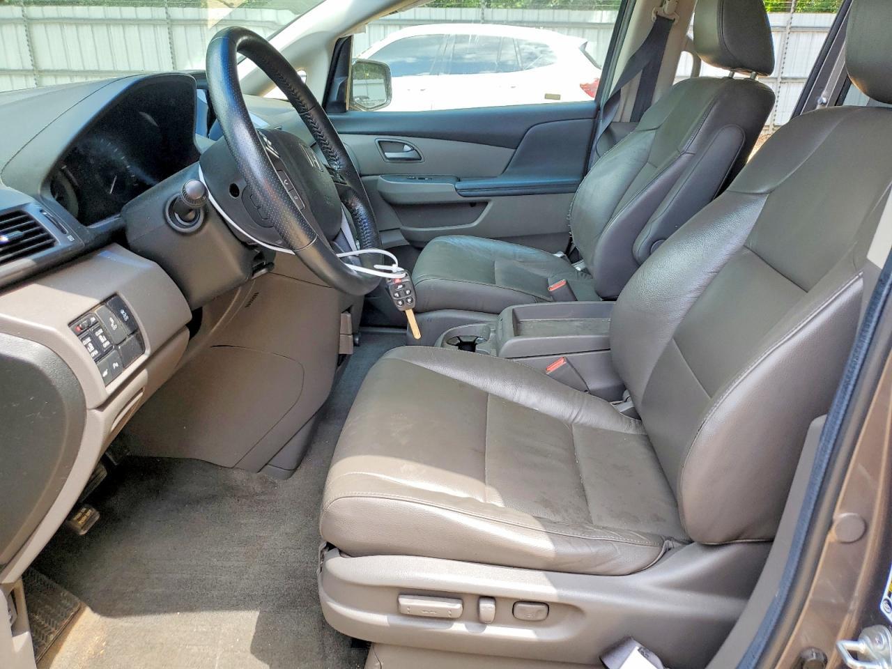 2012 Honda Odyssey Touring - Image 7