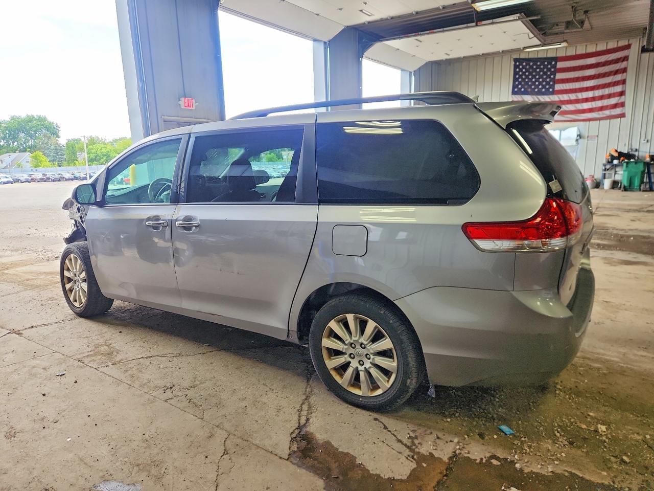 2011 Toyota Sienna Xle 7-Passenger - Image 2