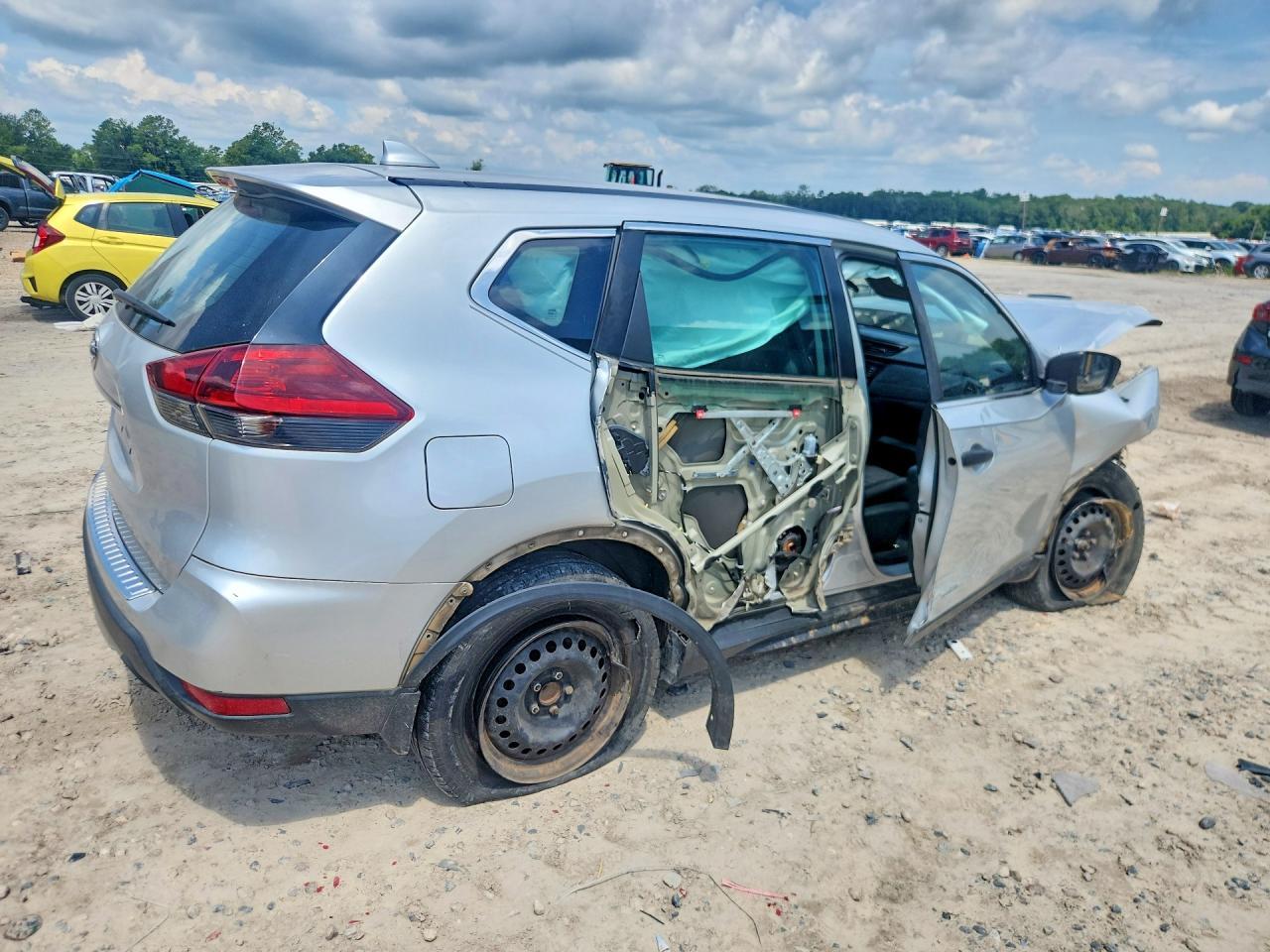 2019 Nissan Rogue S - Image 3