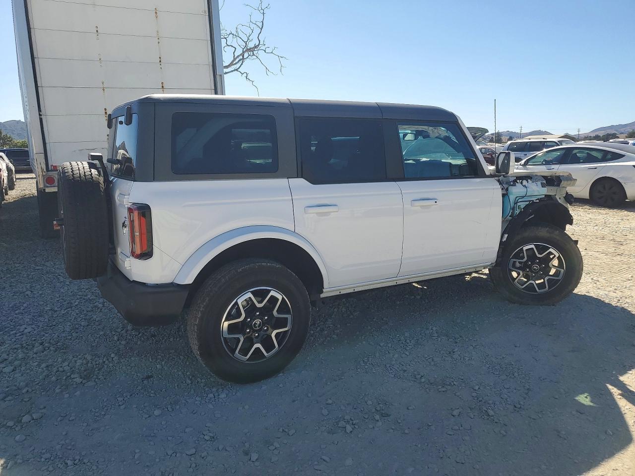 2025 Ford Bronco Outer Banks - Image 3