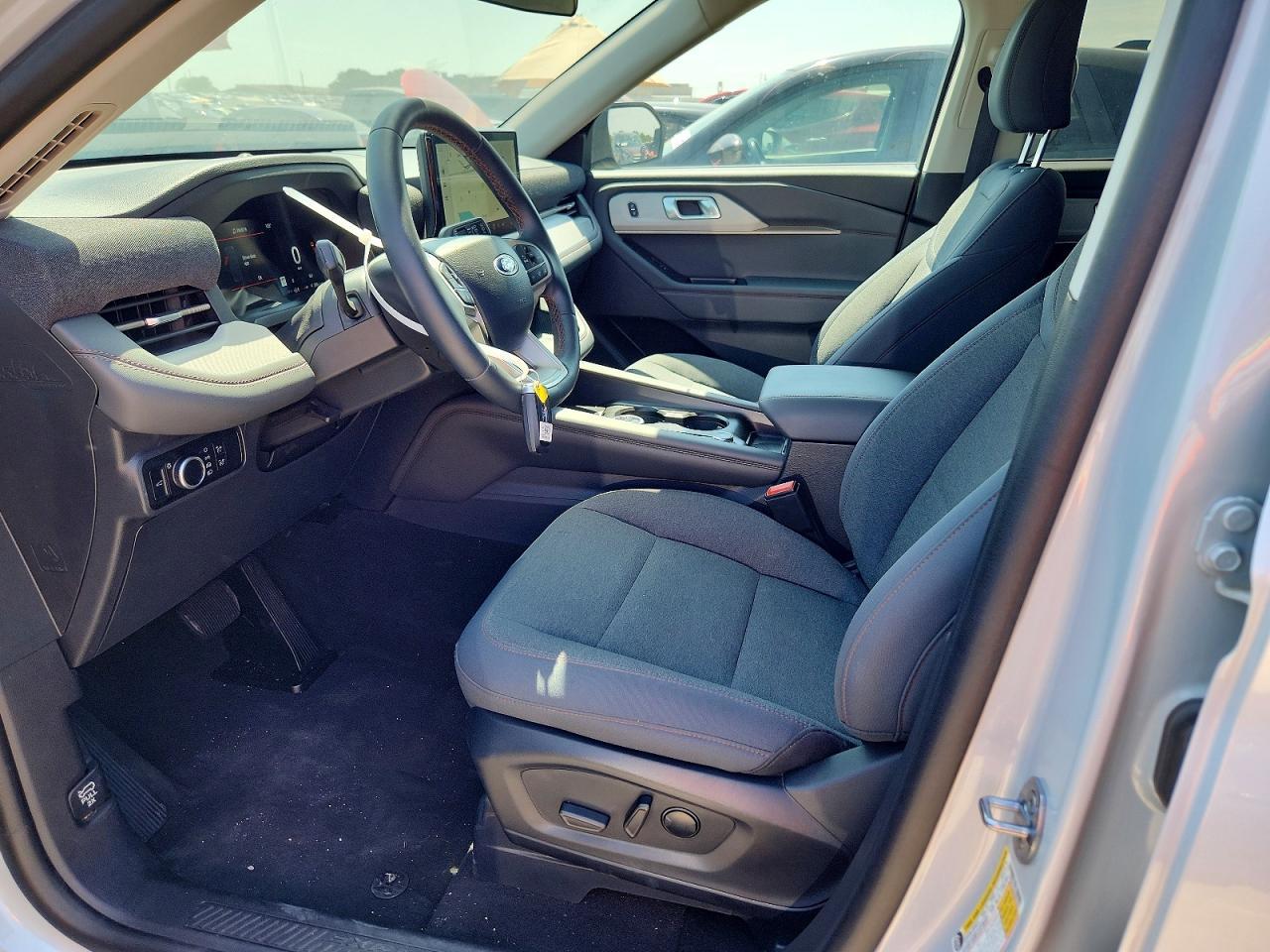 2025 Ford Explorer Active - Фото 7