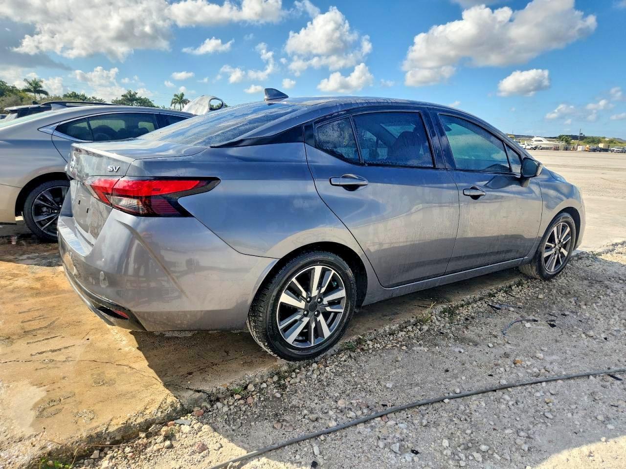 2021 Nissan Versa Sv - Image 3
