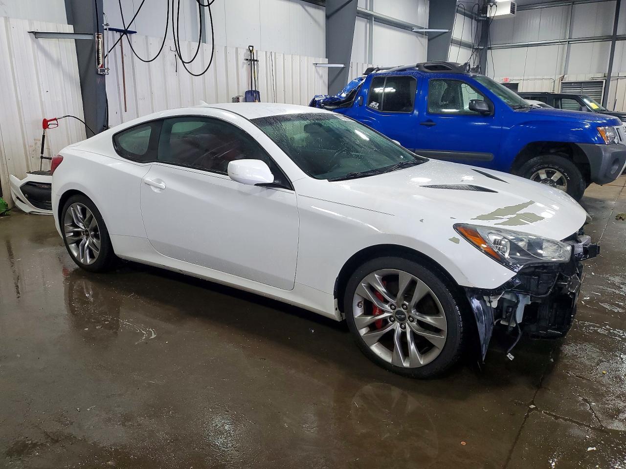 2013 Hyundai Genesis Coupe 3.8 R-Spec - Image 4