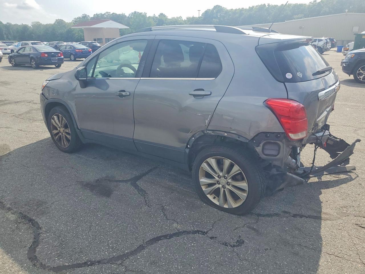 2020 Chevrolet Trax Premier - Image 2
