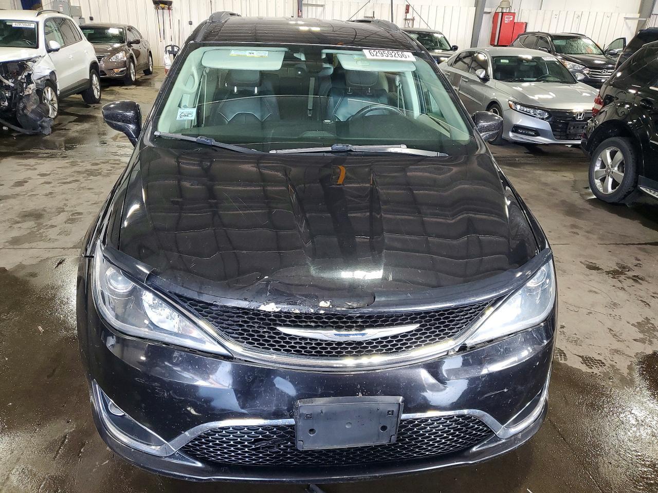 2017 Chrysler Pacifica Touring L Plus - Фото 5