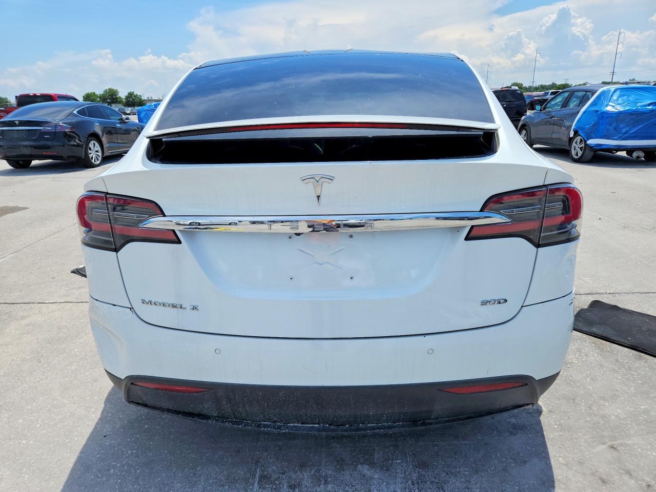 2016 Tesla Model X - Фото 6
