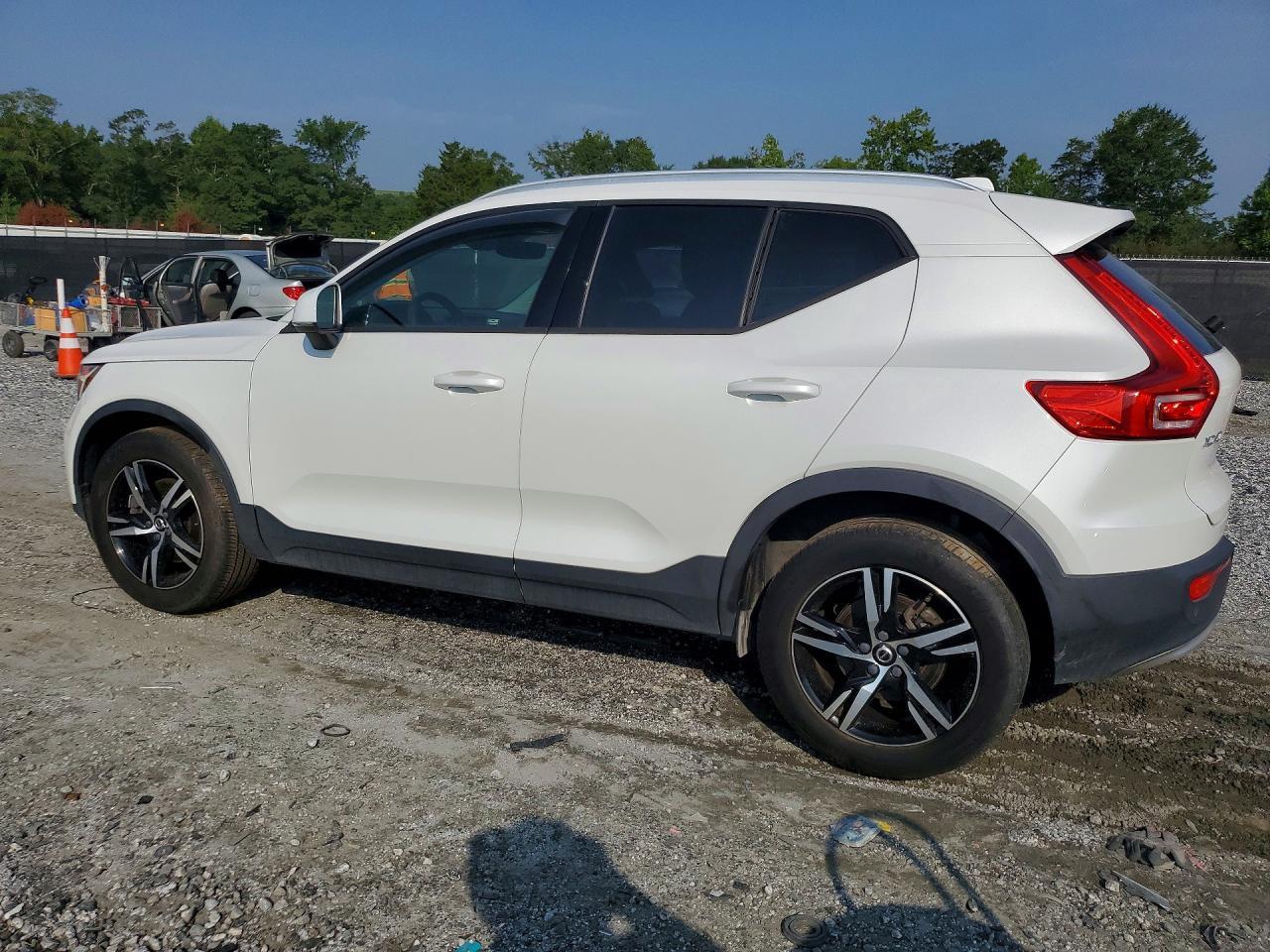 2023 Volvo Xc40 Core - Фото 2
