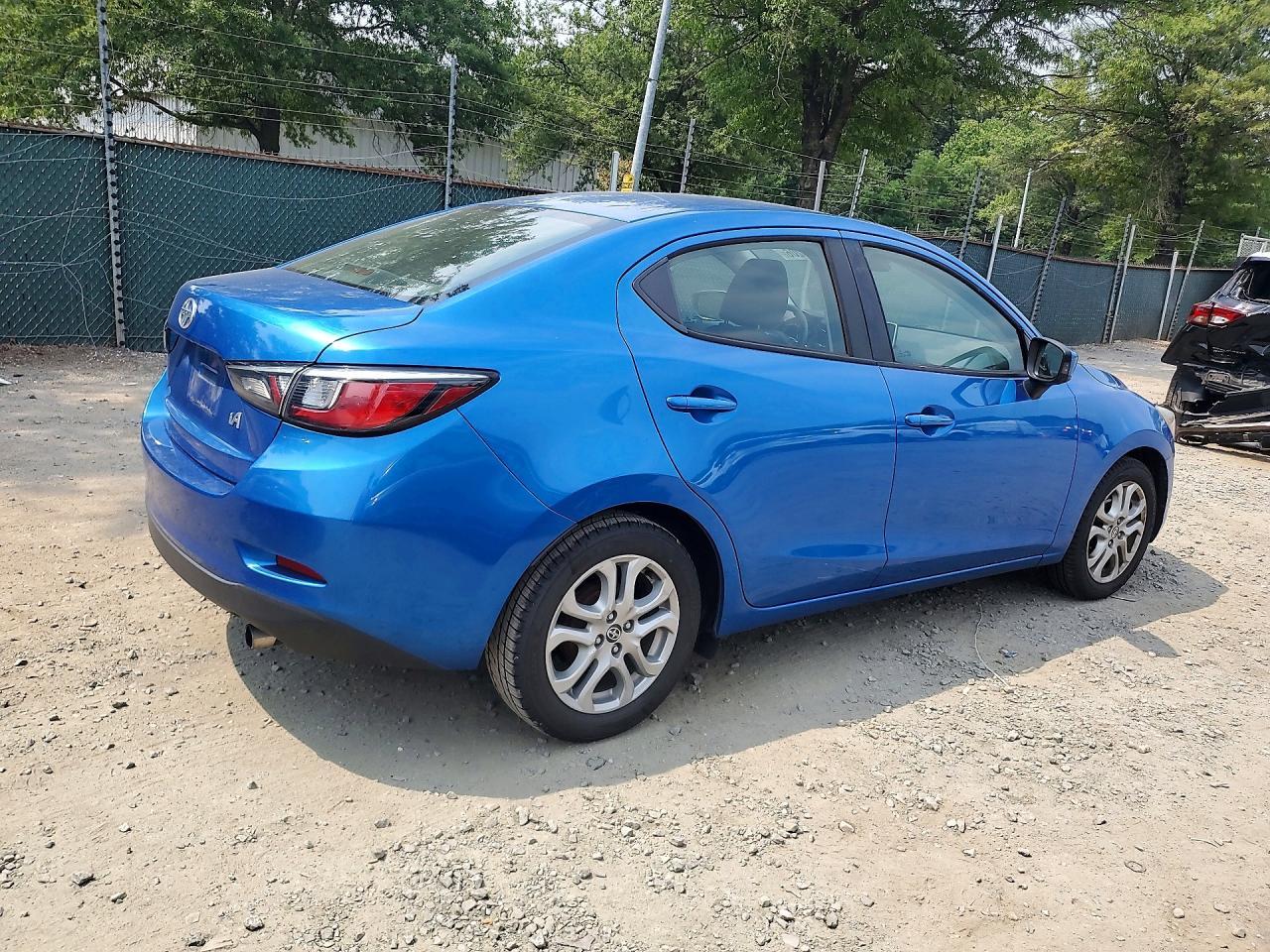 2016 Scion Ia Base - Фото 3