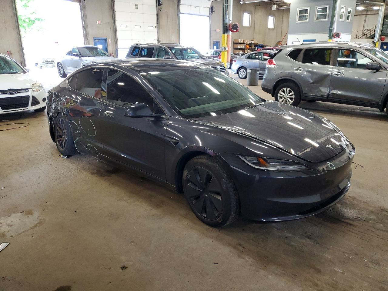 2024 Tesla Model 3 - Фото 4