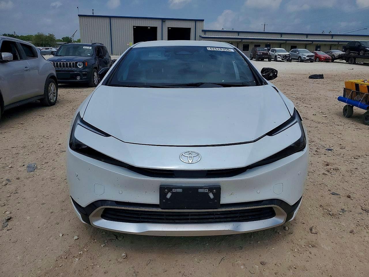 2025 Toyota Prius Plug-In Hybrid Xse - Image 5