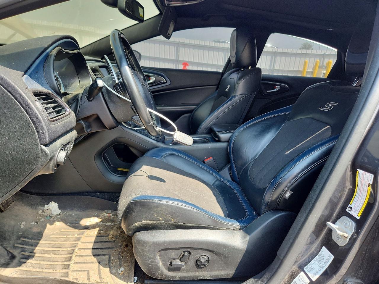 2015 Chrysler 200 S - Image 7