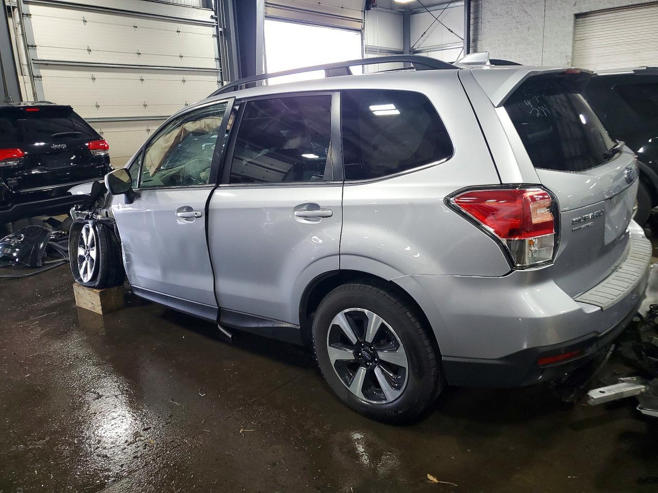 2018 Subaru Forester 2.5I Limited - Фото 2