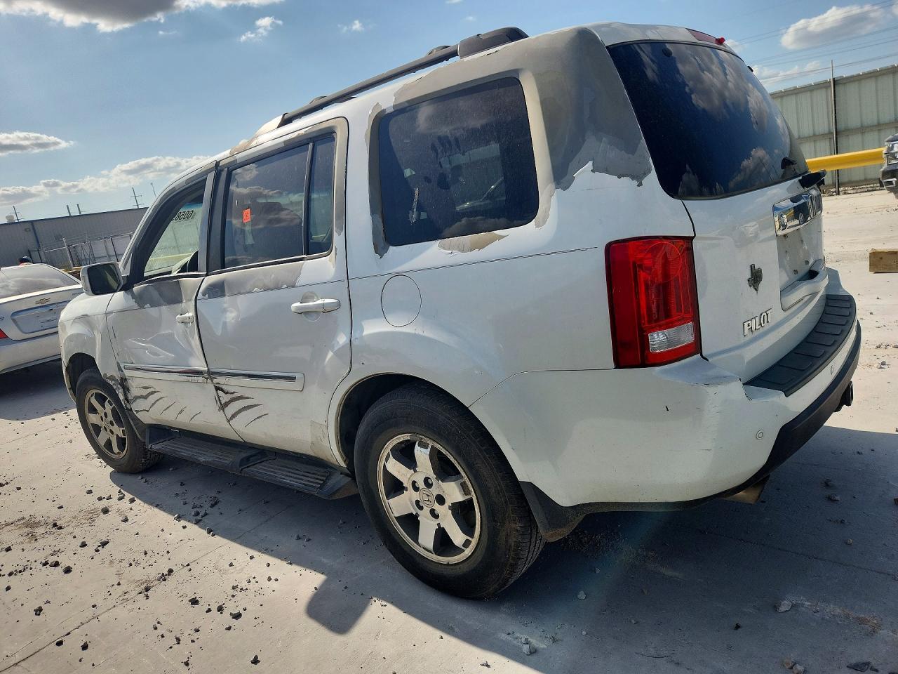 2011 Honda Pilot Touring - Image 2