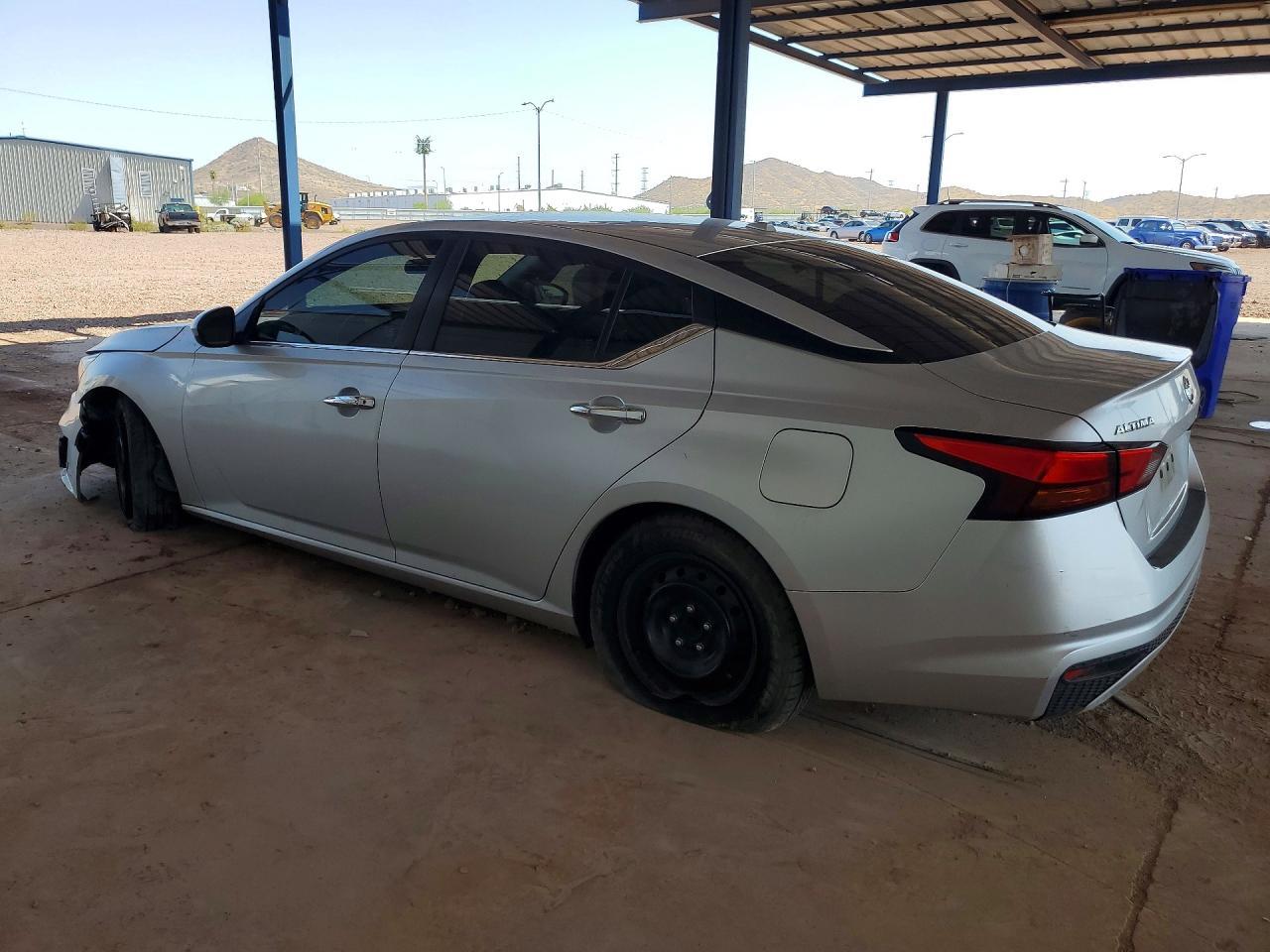 2020 Nissan Altima S - Фото 2