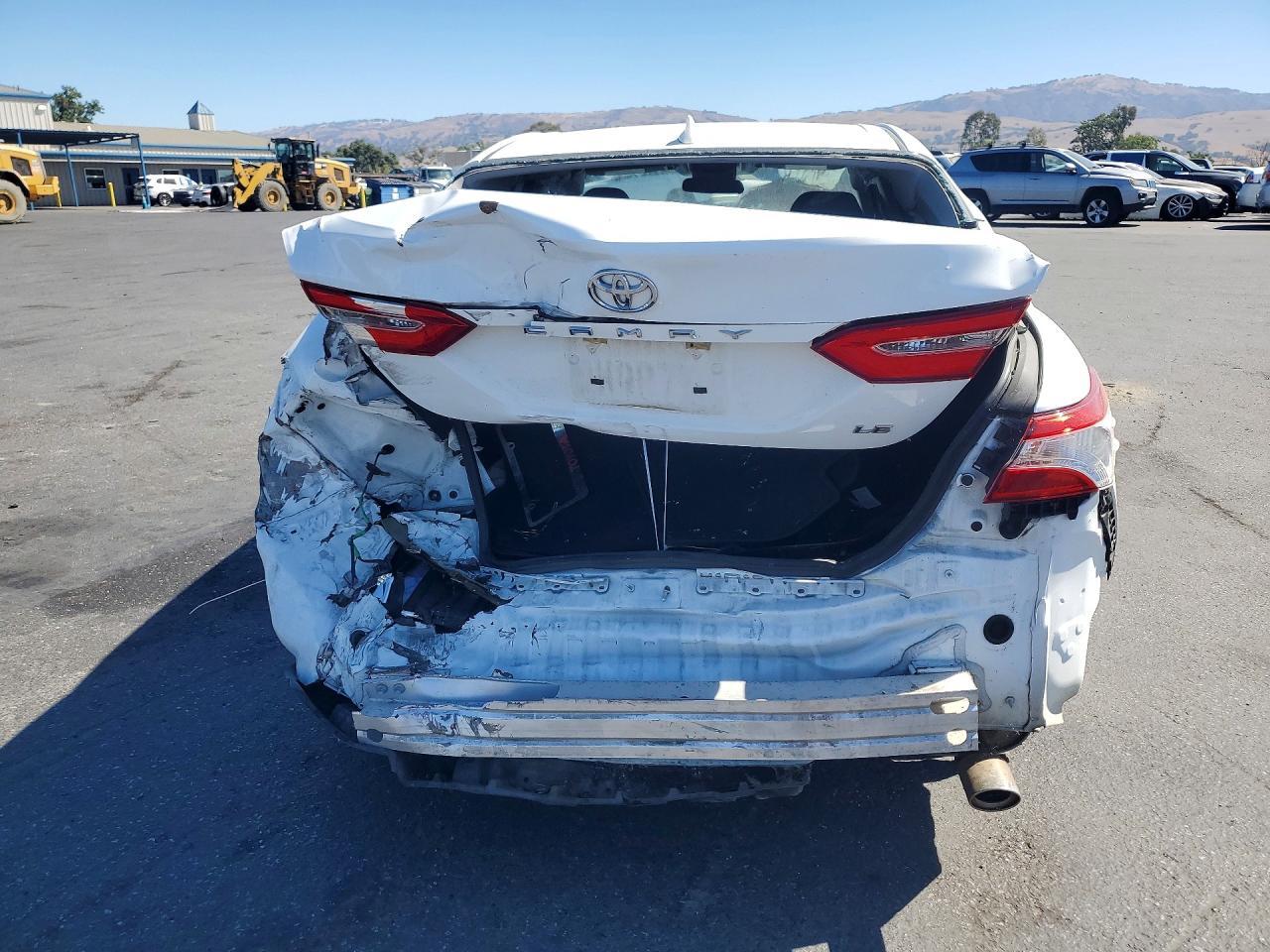2019 Toyota Camry Le - Фото 6