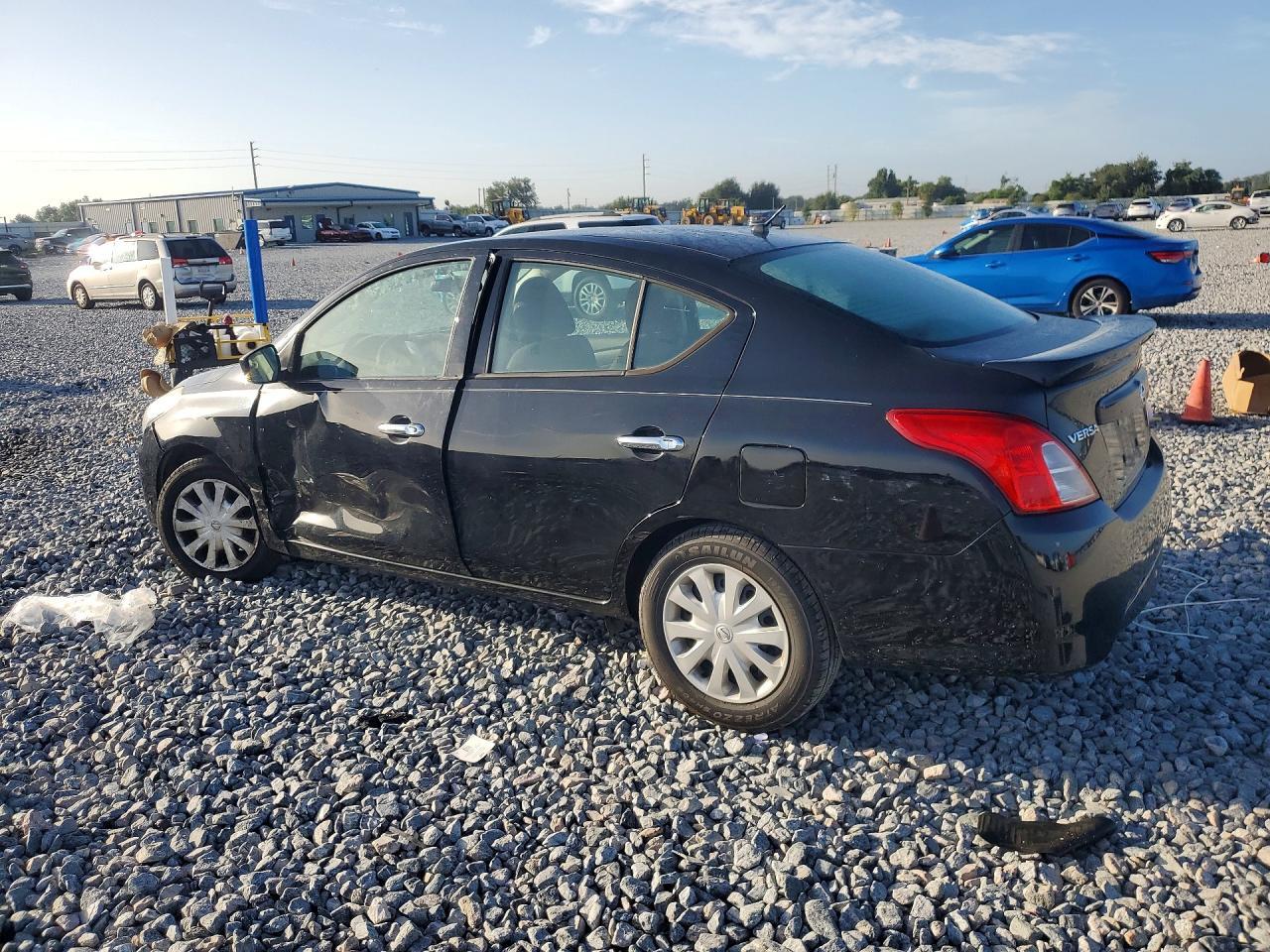 2018 Nissan Versa Sv - Фото 2