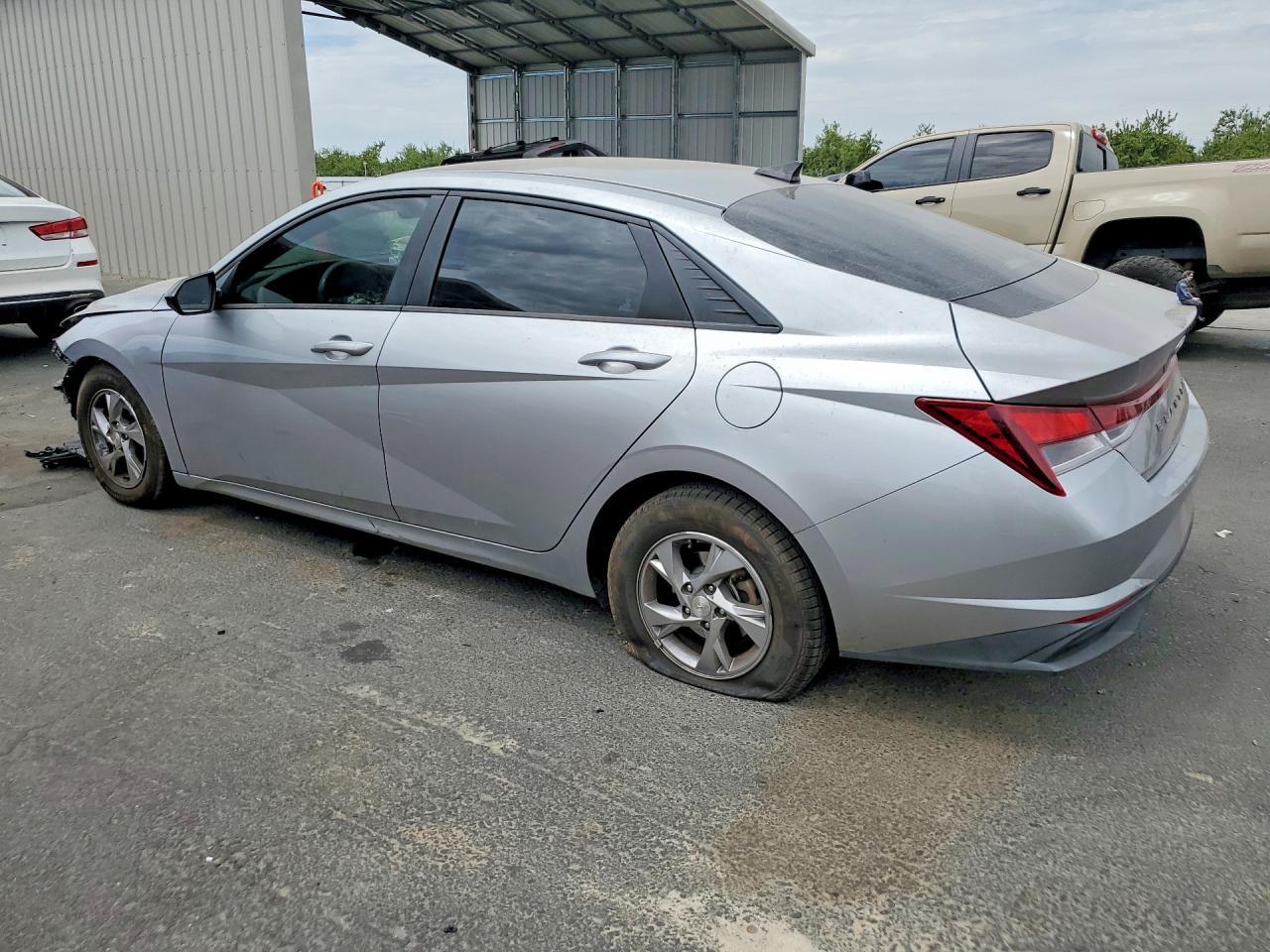 2021 Hyundai Elantra Se - Image 2