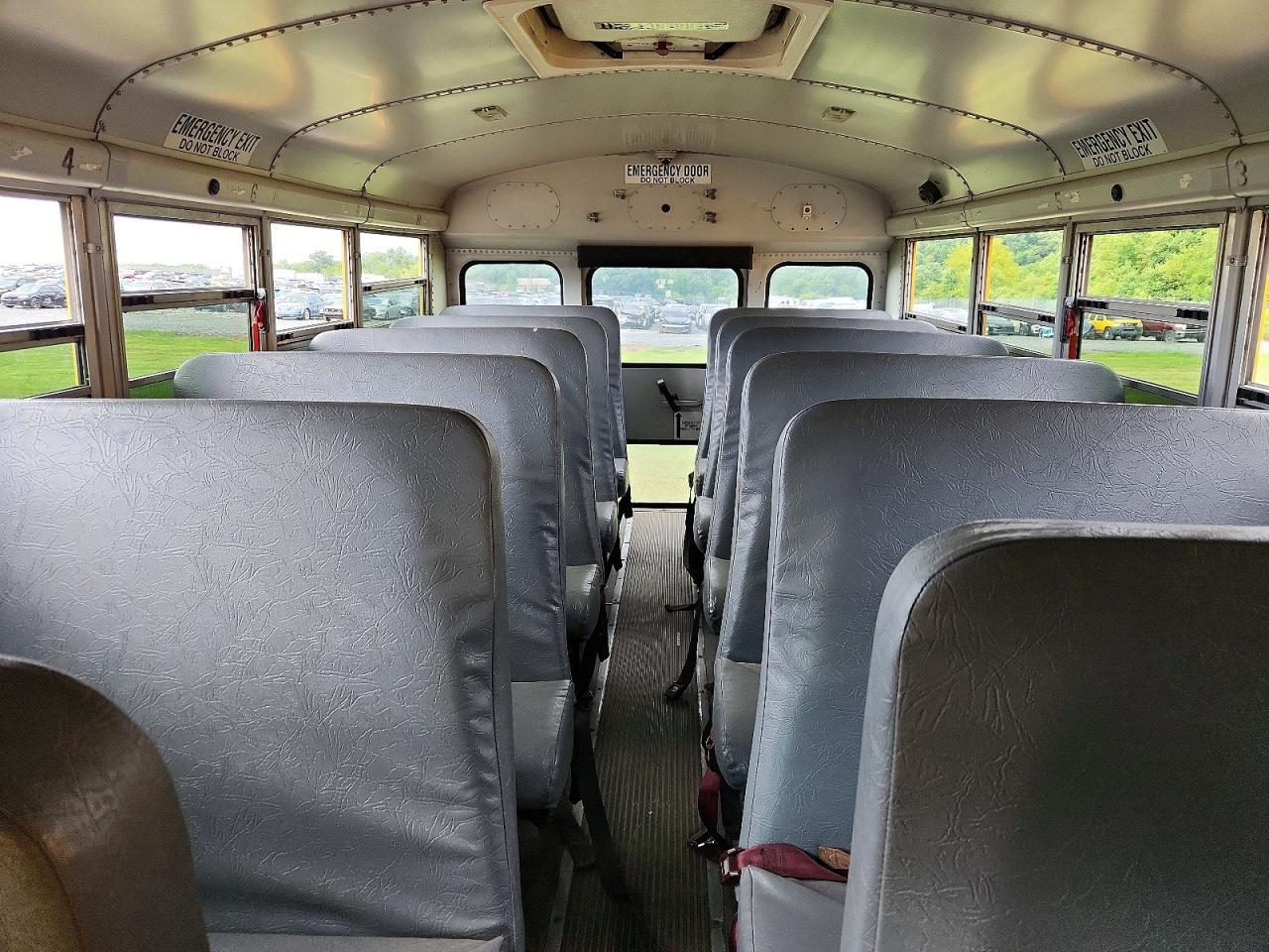 2012 Chevrolet Express School Bus - Фото 6