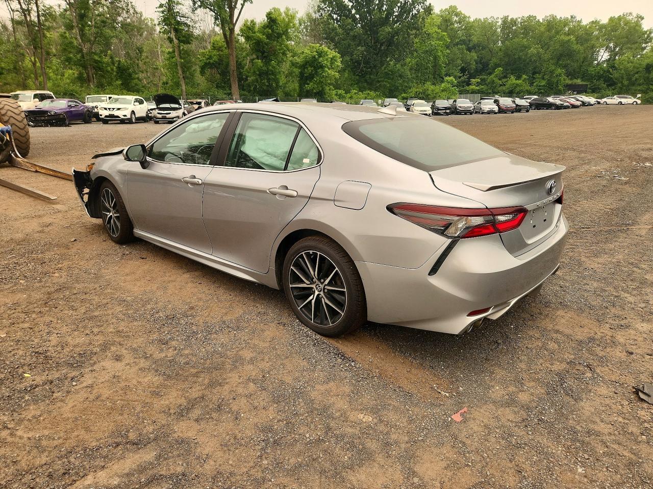 2022 Toyota Camry Hybrid Se - Фото 2