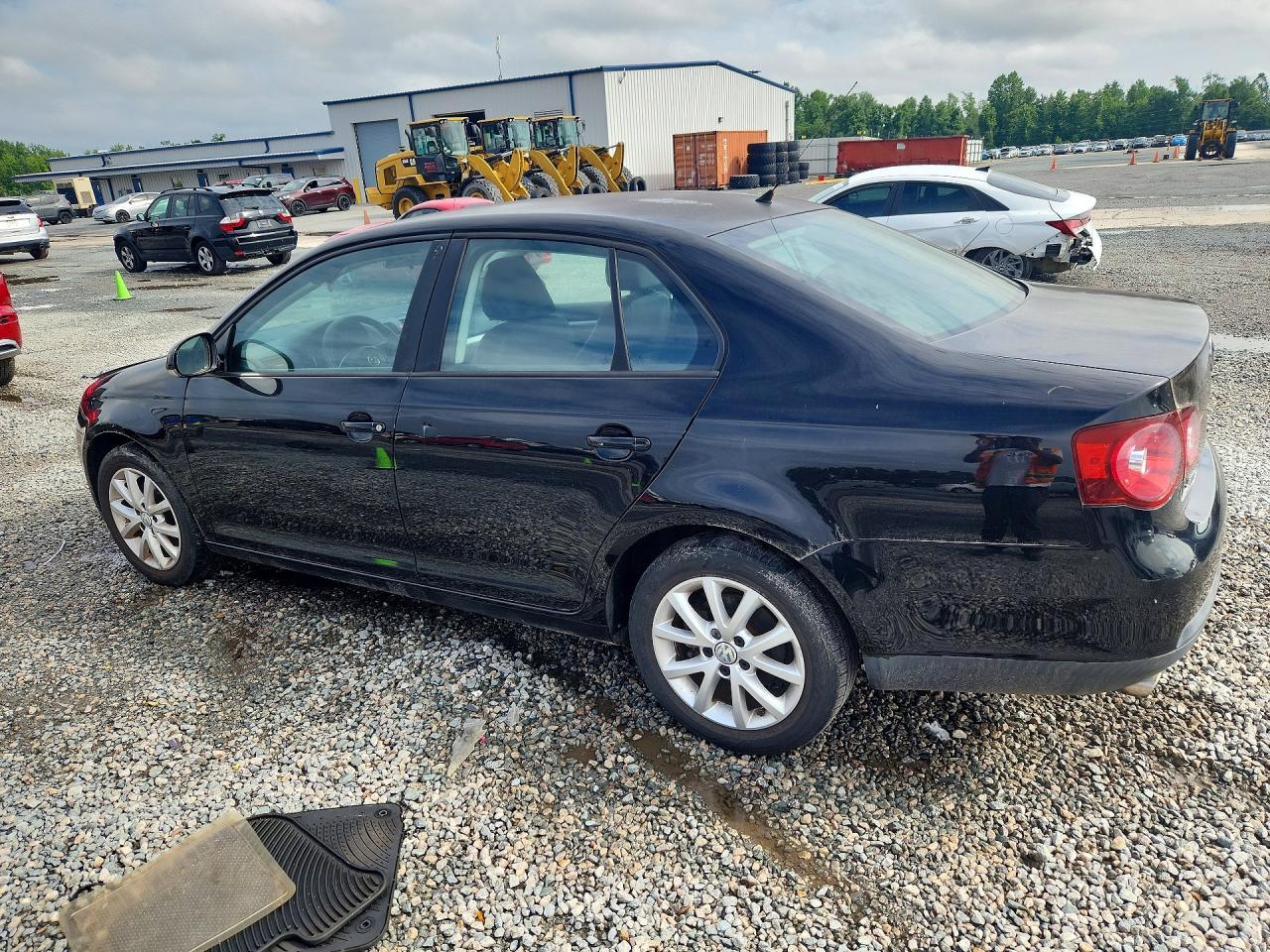 2010 Volkswagen Jetta Limited - Фото 2