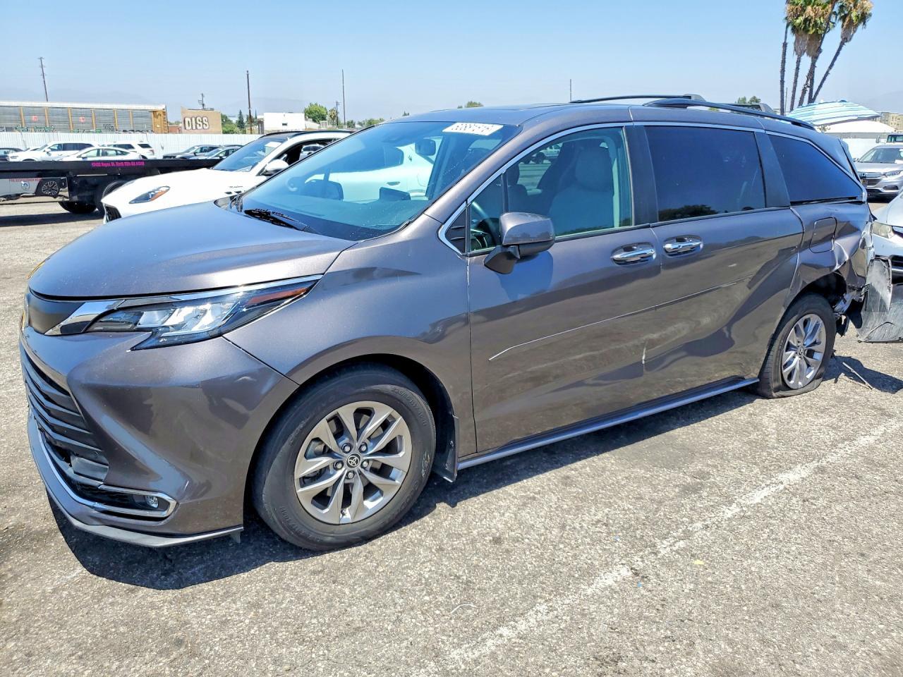 2022 Toyota Sienna Xle