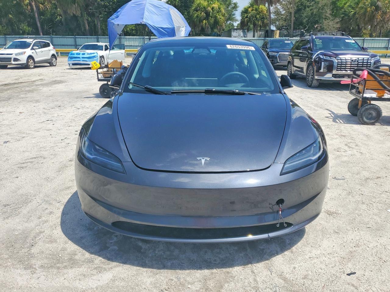 2025 Tesla Model 3 - Фото 5