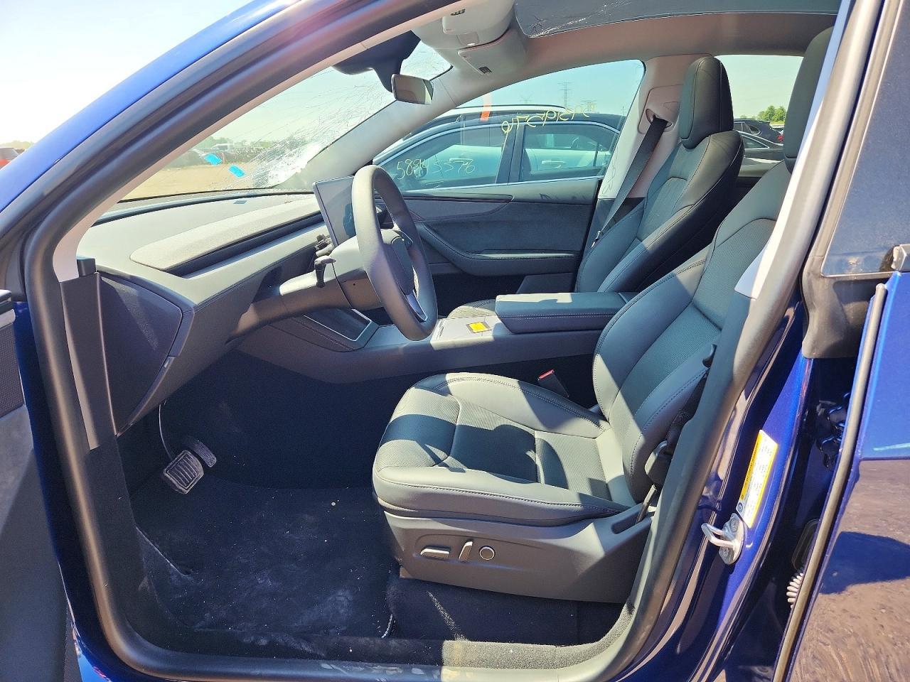 2026 Tesla Model Y - Фото 7