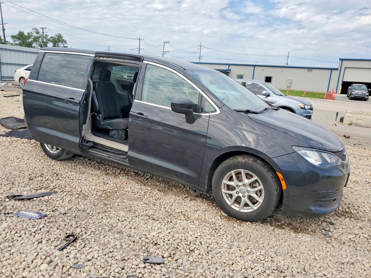 2017 Chrysler Pacifica Touring - Фото 4
