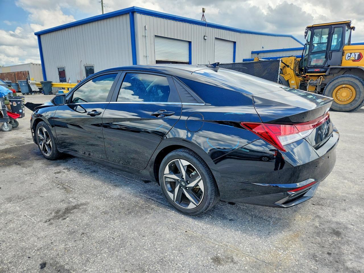 2023 Hyundai Elantra Limited - Фото 2