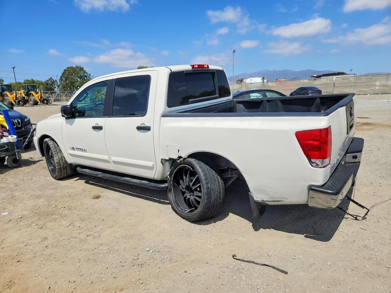 2010 Nissan Titan Se - Image 2