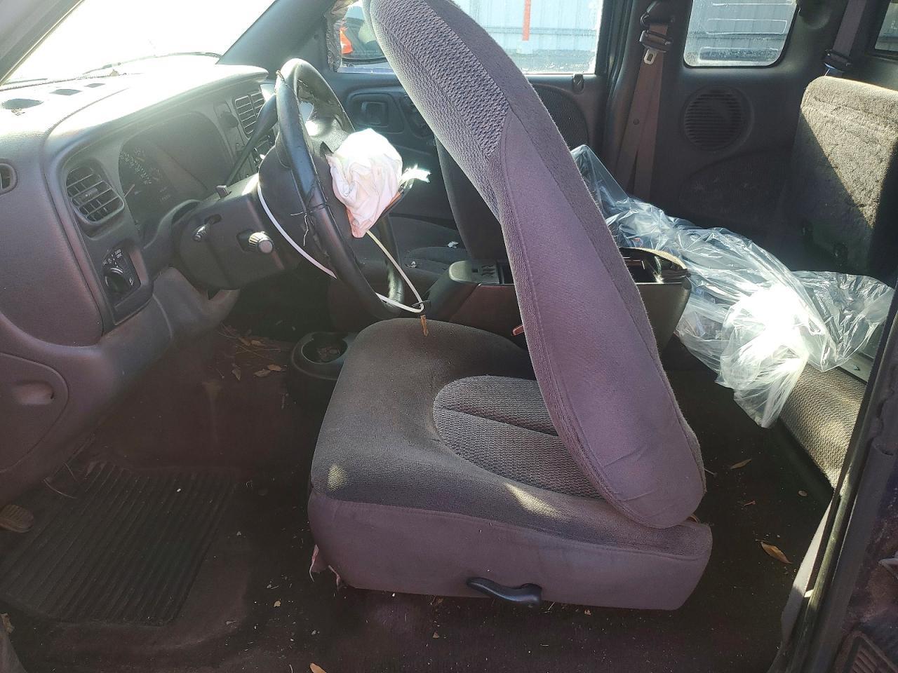 1999 Dodge Dakota - Image 7