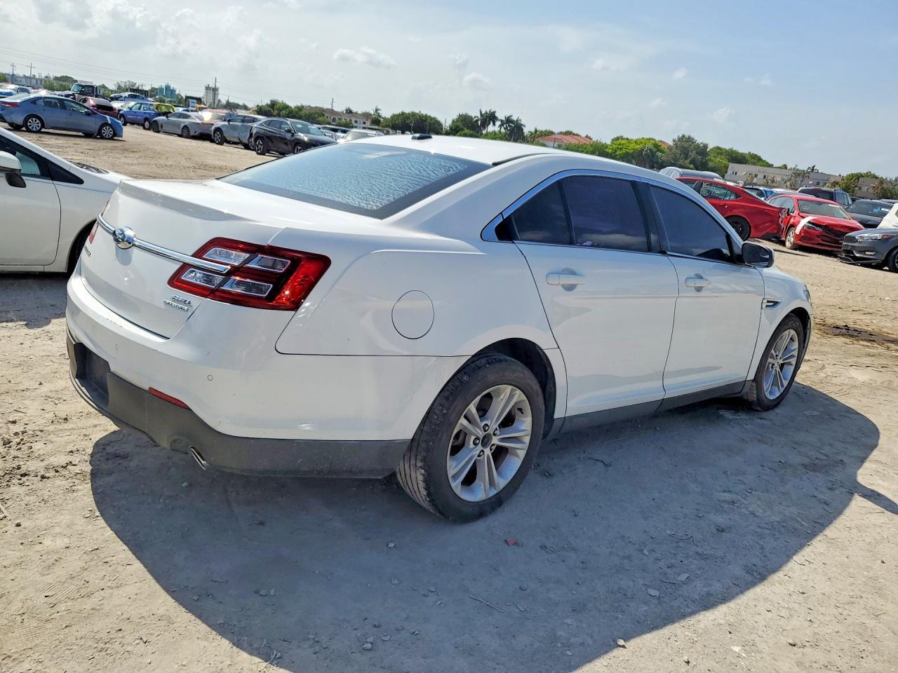 2014 Ford Taurus Sel - Image 3