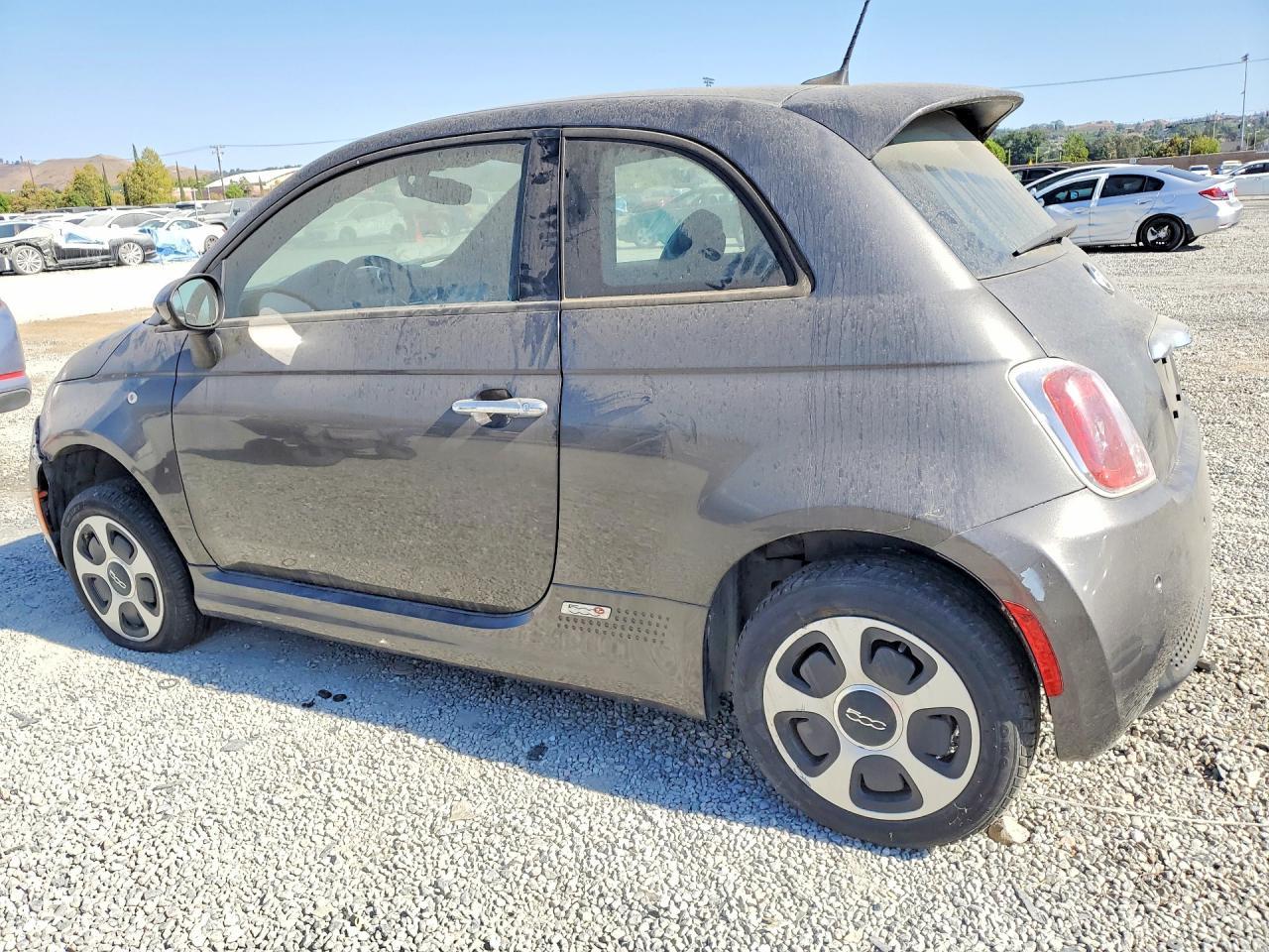 2016 Fiat 500 Electric - Image 2