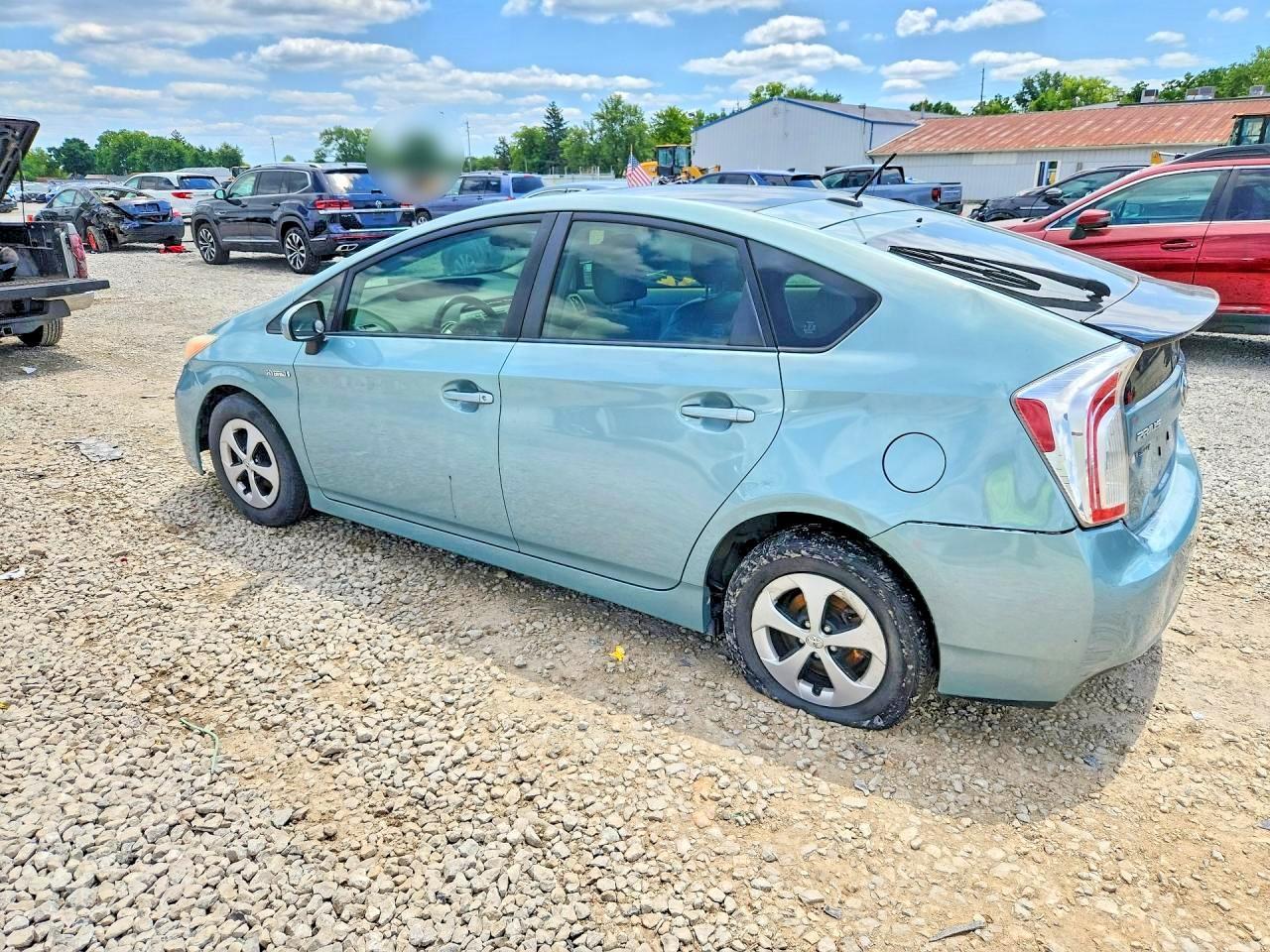 2013 Toyota Prius Three - Фото 2